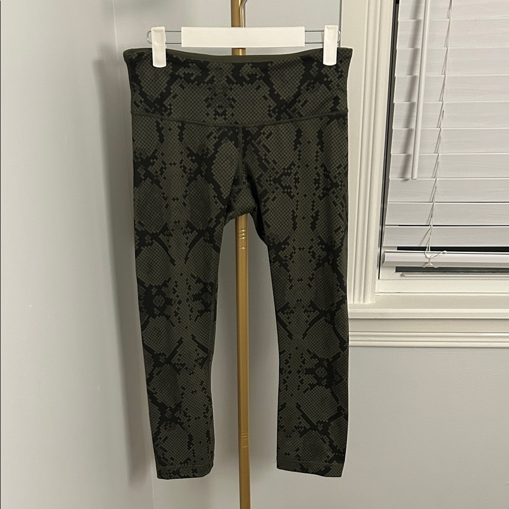 Lululemon Snake Print Capri Leggings